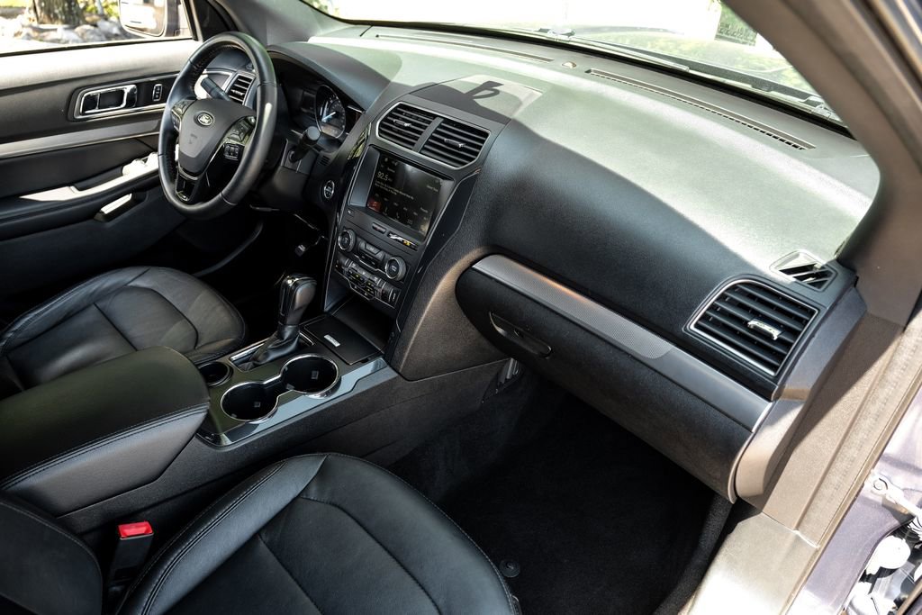 Used 2018 Ford Explorer XLT w/ Equipment Group 202A FWD image 23