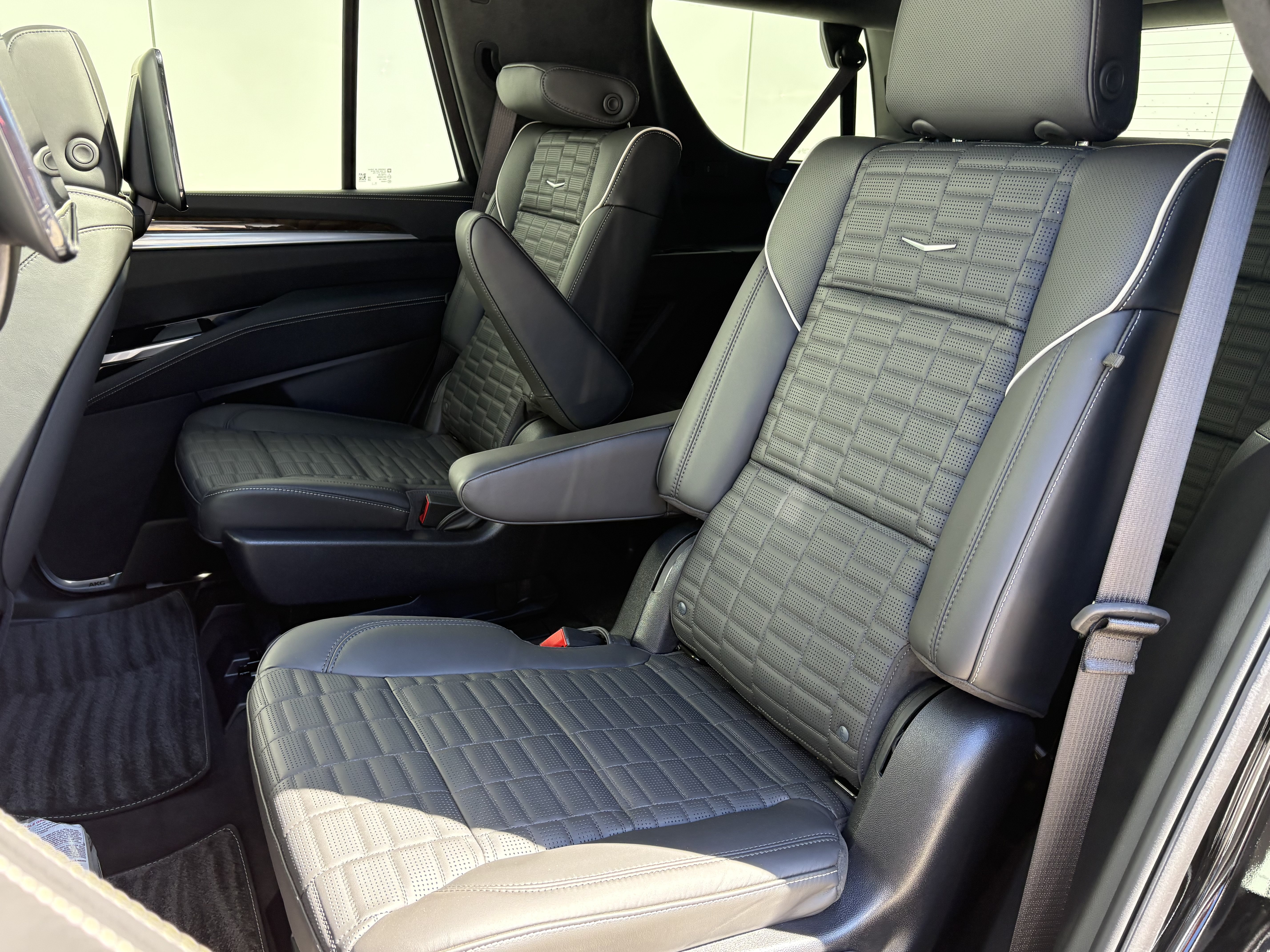 Certified 2025 Cadillac Escalade Premium Luxury Platinum AWD/4WD image 13