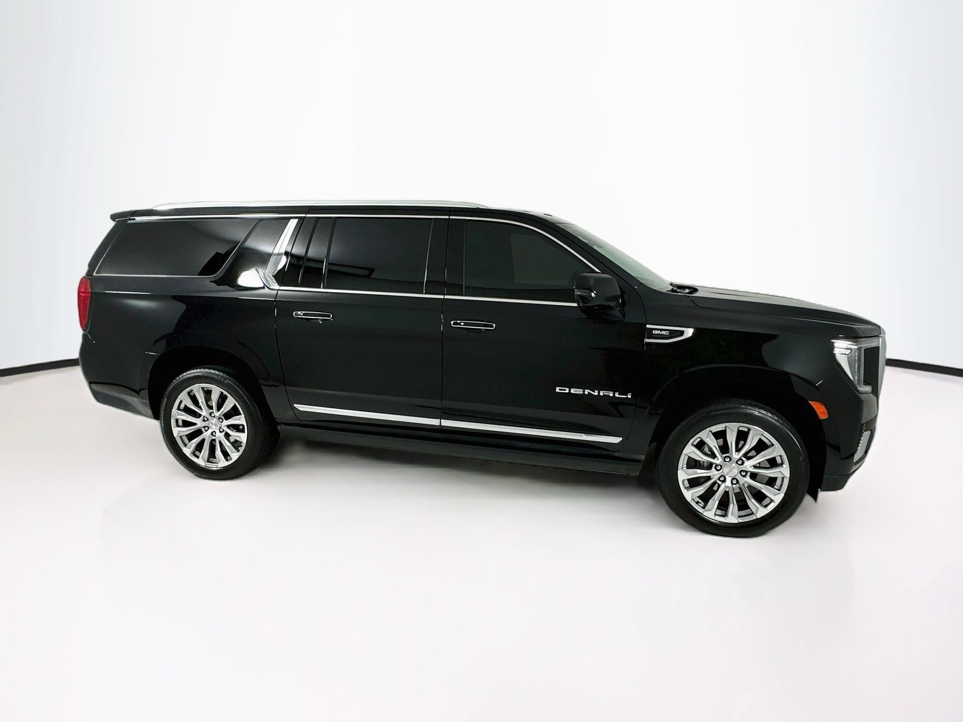 Used 2024 GMC Yukon XL Denali w/ LPO, Floor Liner Package AWD/4WD image 9