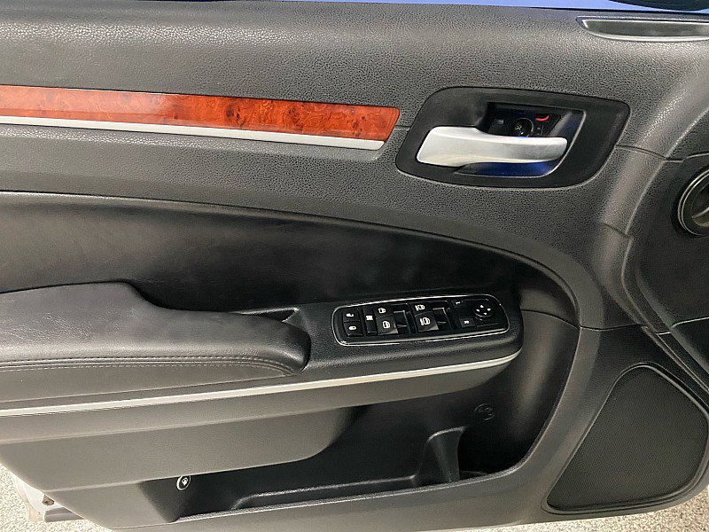 Used 2013 Chrysler 300 image 9