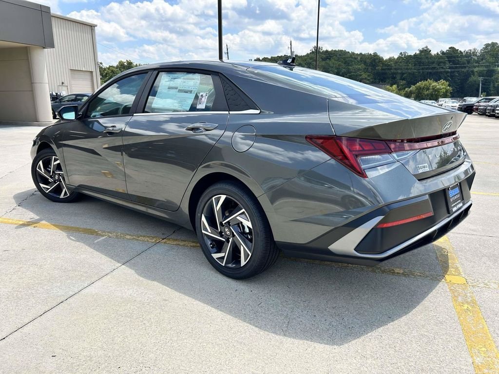 New 2026 Hyundai Elantra Limited FWD image 5