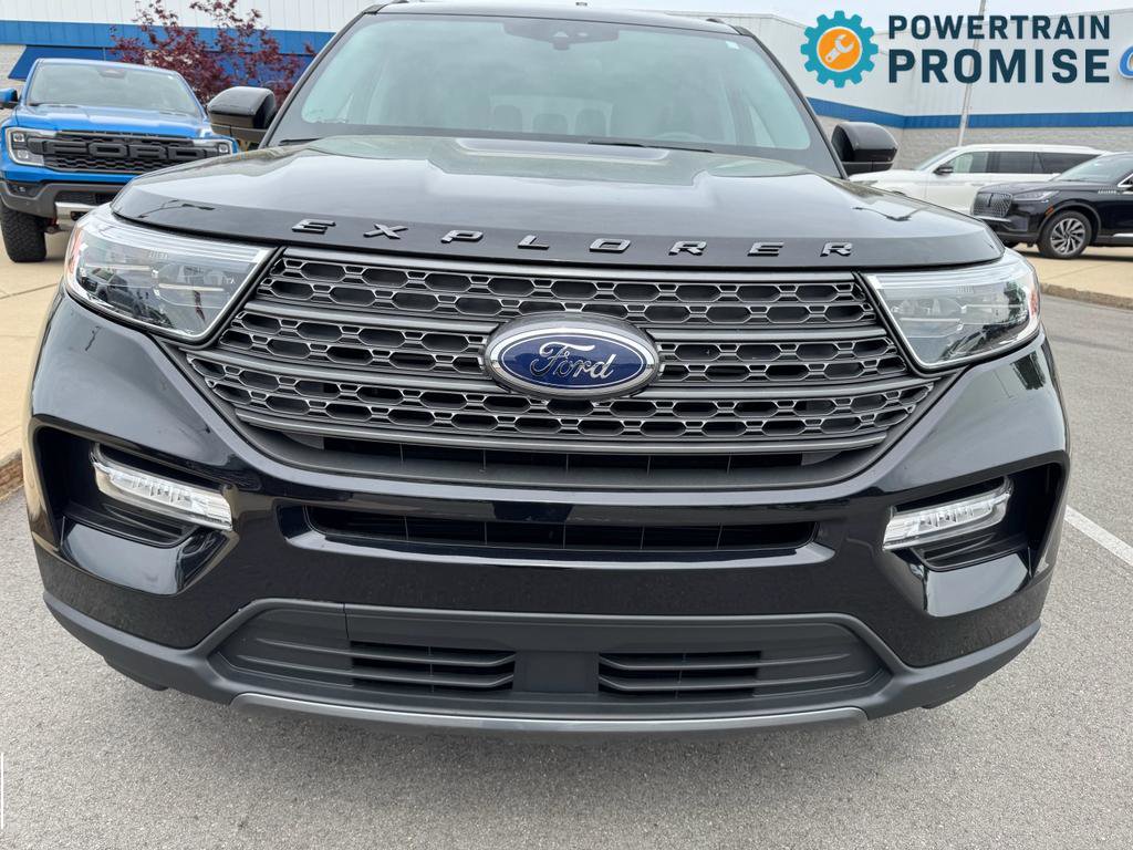 Used 2023 Ford Explorer XLT w/ Equipment Group 202A AWD/4WD image 2