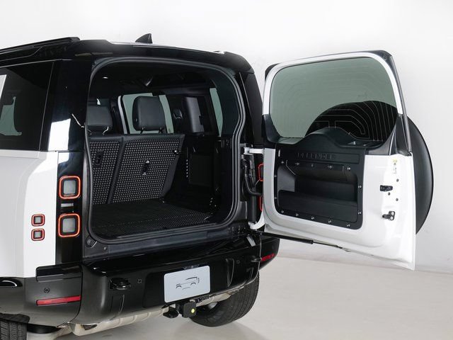 New 2026 Land Rover Defender 110 X-Dynamic SE AWD/4WD image 31