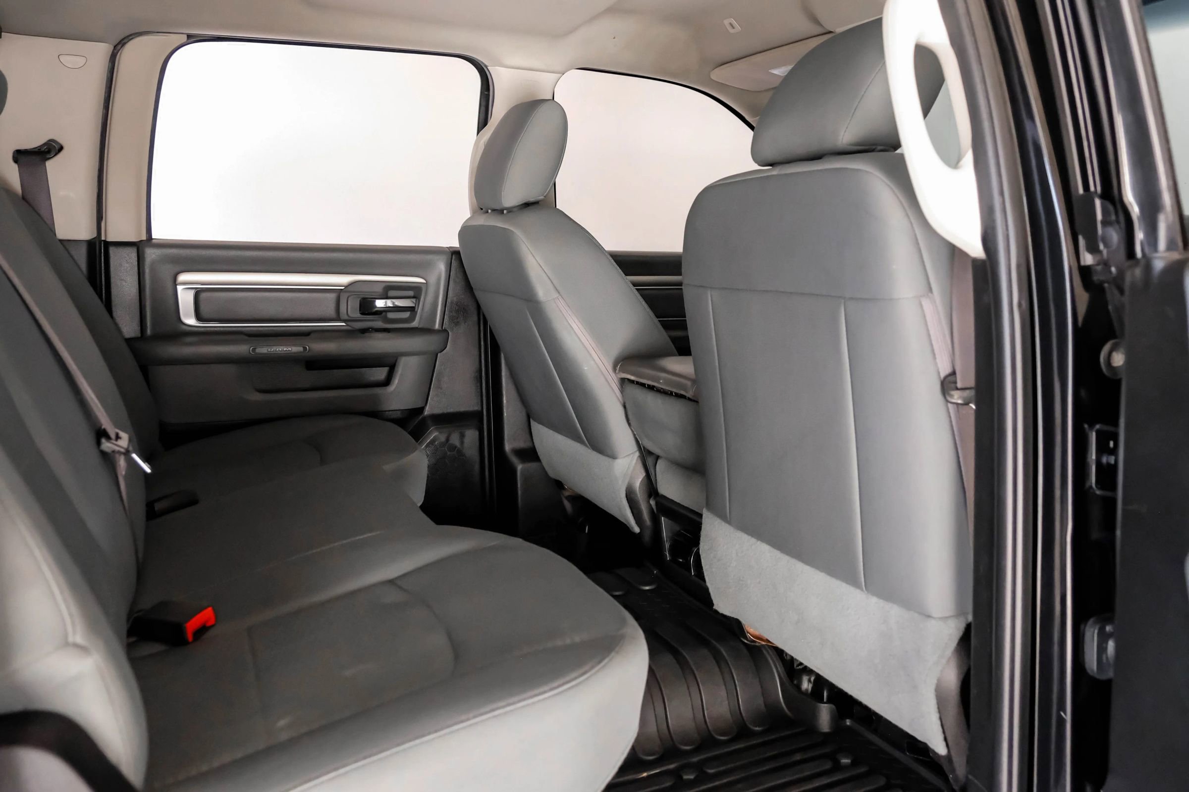 Used 2019 RAM 1500 Classic SLT image 32