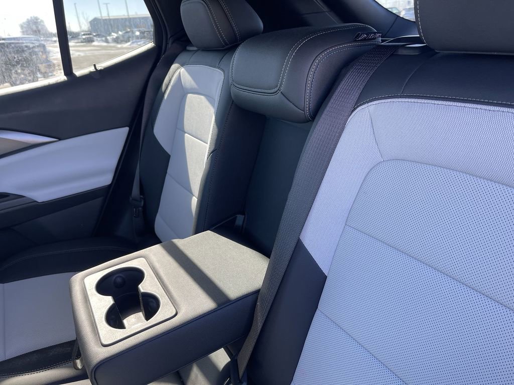 Used 2025 Chevrolet Equinox EV LT image 37