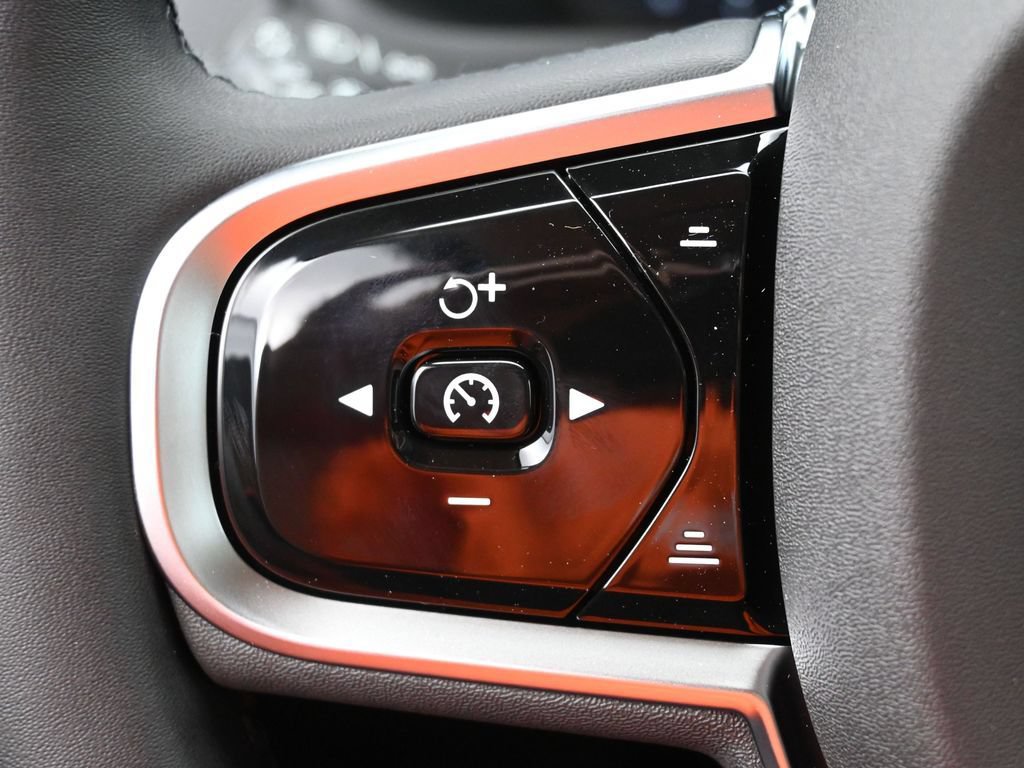 New 2025 Volvo XC90 T8 Core w/ Protection Package Premier AWD/4WD image 12