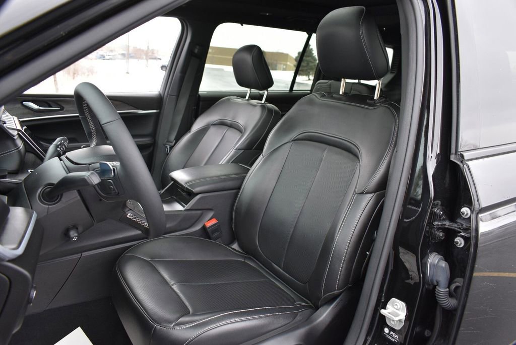 Certified 2024 Jeep Grand Cherokee L Limited w/ Luxury Tech Group II image 12