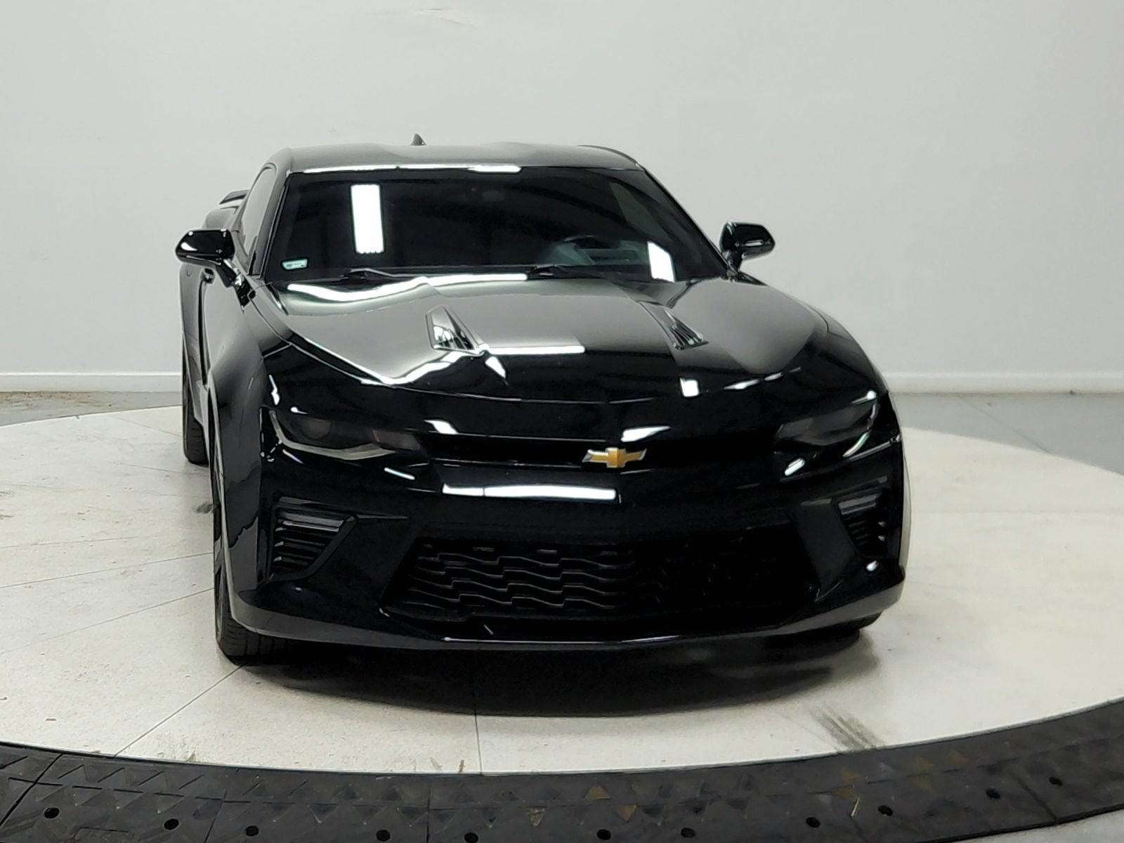 Used 2016 Chevrolet Camaro SS RWD image 3