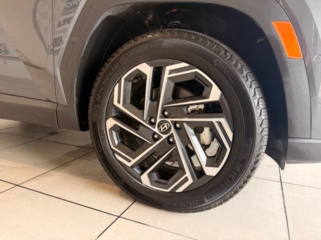 Used 2025 Hyundai Tucson Limited AWD/4WD image 4