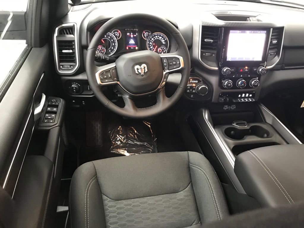 New 2026 RAM 1500 4x4 Crew Cab image 32