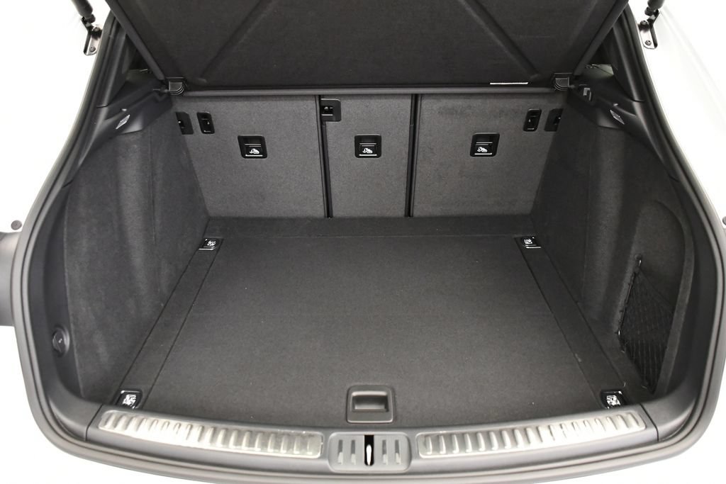 Certified 2026 Porsche Macan Turbo AWD/4WD image 57