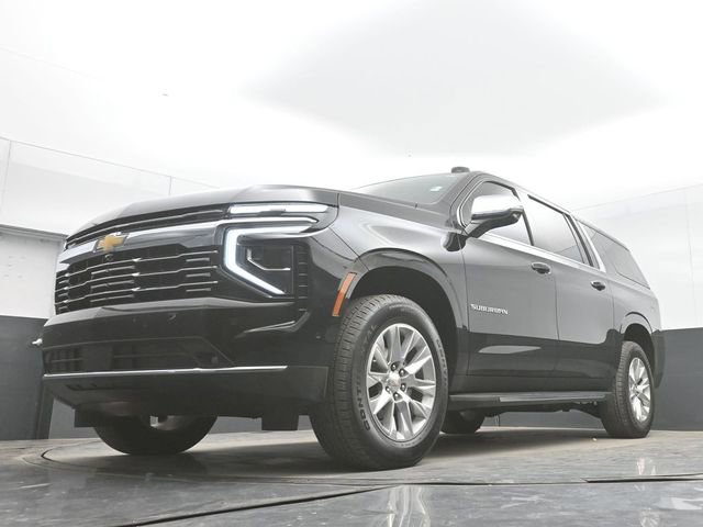 Used 2025 Chevrolet Suburban Premier AWD/4WD image 29