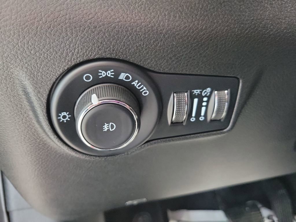 Used 2022 Jeep Compass Limited image 35