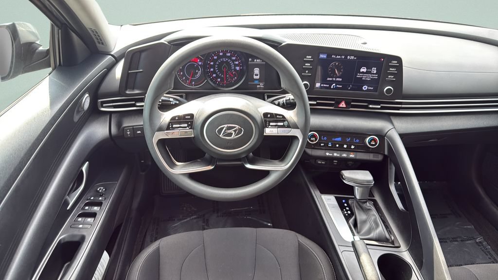 Used 2022 Hyundai Elantra SEL FWD image 12
