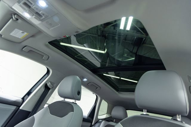 Used 2024 Volkswagen Taos SE image 13