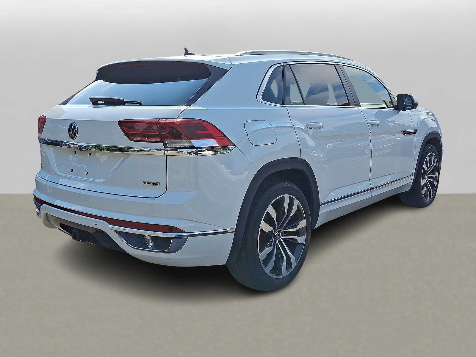 Used 2021 Volkswagen Atlas Cross Sport SEL R-Line AWD/4WD image 31