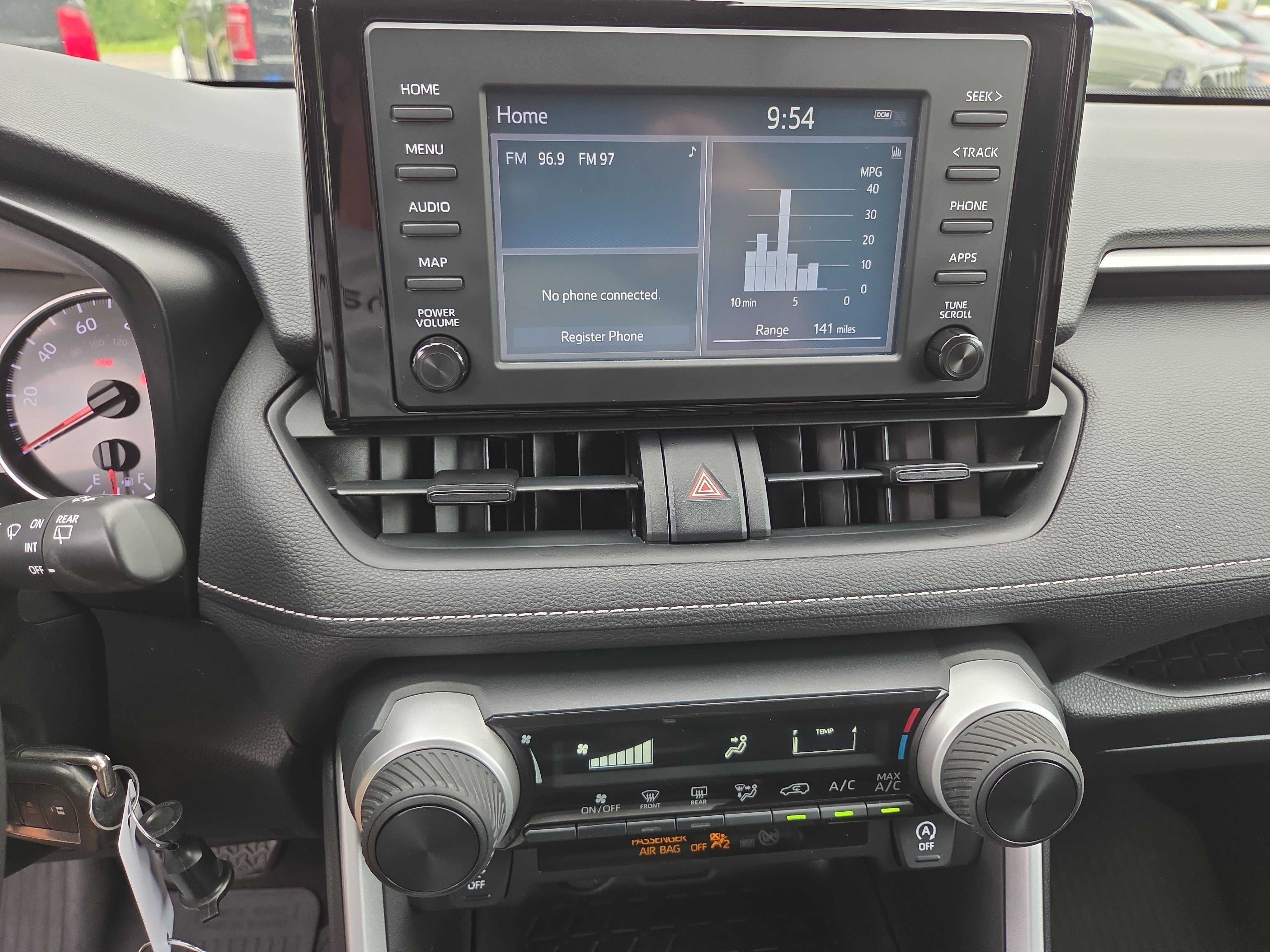 Used 2019 Toyota RAV4 LE AWD/4WD image 26
