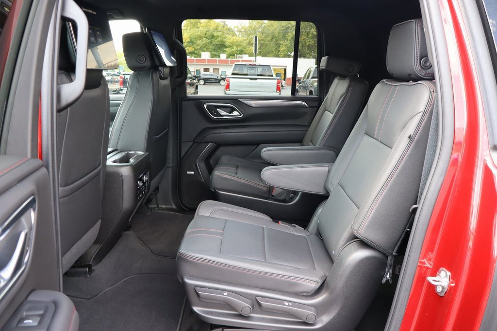 Used 2024 Chevrolet Suburban RST w/ Luxury Package image 21