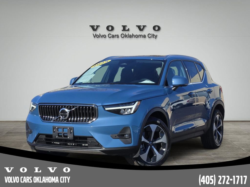 Certified 2025 Volvo XC40 B5 Plus image 1