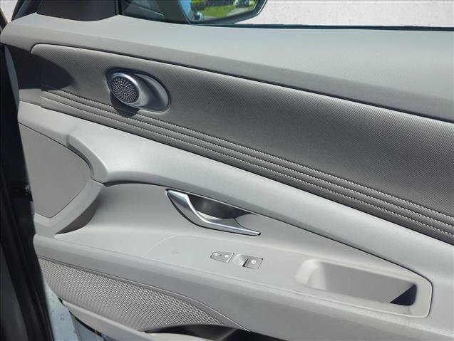 Used 2025 Hyundai Elantra SEL FWD image 28