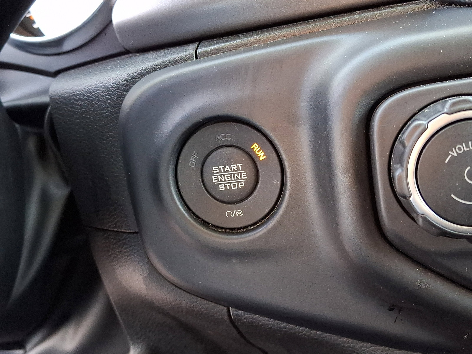 Used 2023 Jeep Gladiator Sport AWD/4WD image 25