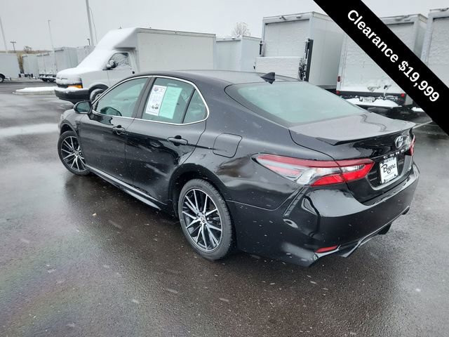 Used 2023 Toyota Camry SE image 5