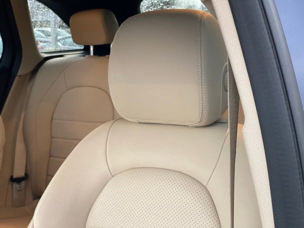 Used 2021 Mercedes-Benz GLC 300 4MATIC image 25