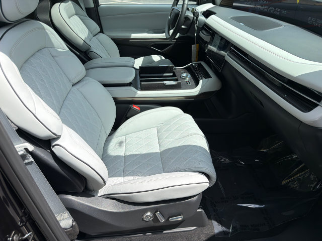 New 2027 Lincoln Navigator L Black Label AWD/4WD image 13