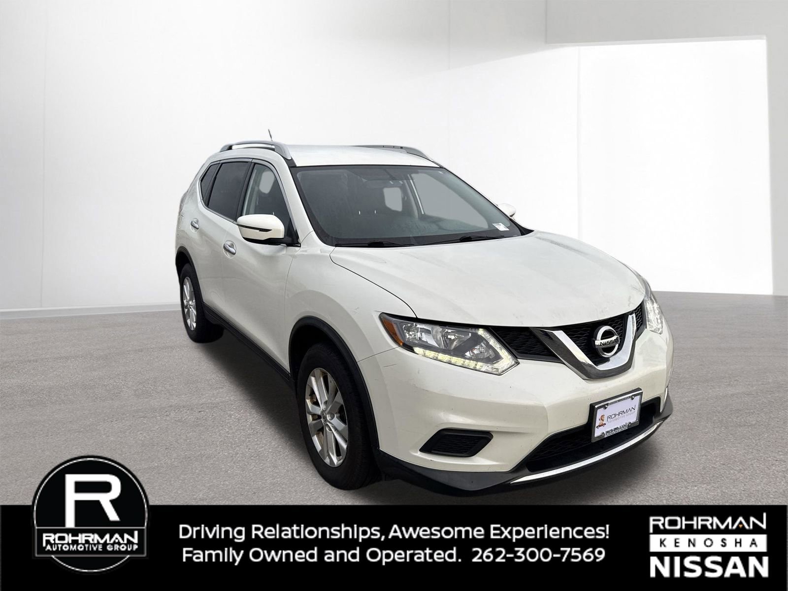 Used 2016 Nissan Rogue SV image 3