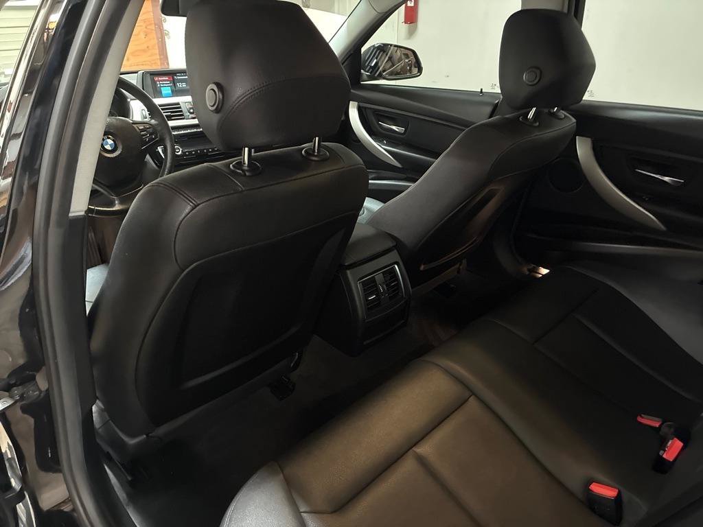 Used 2018 BMW 320i Sedan RWD image 21