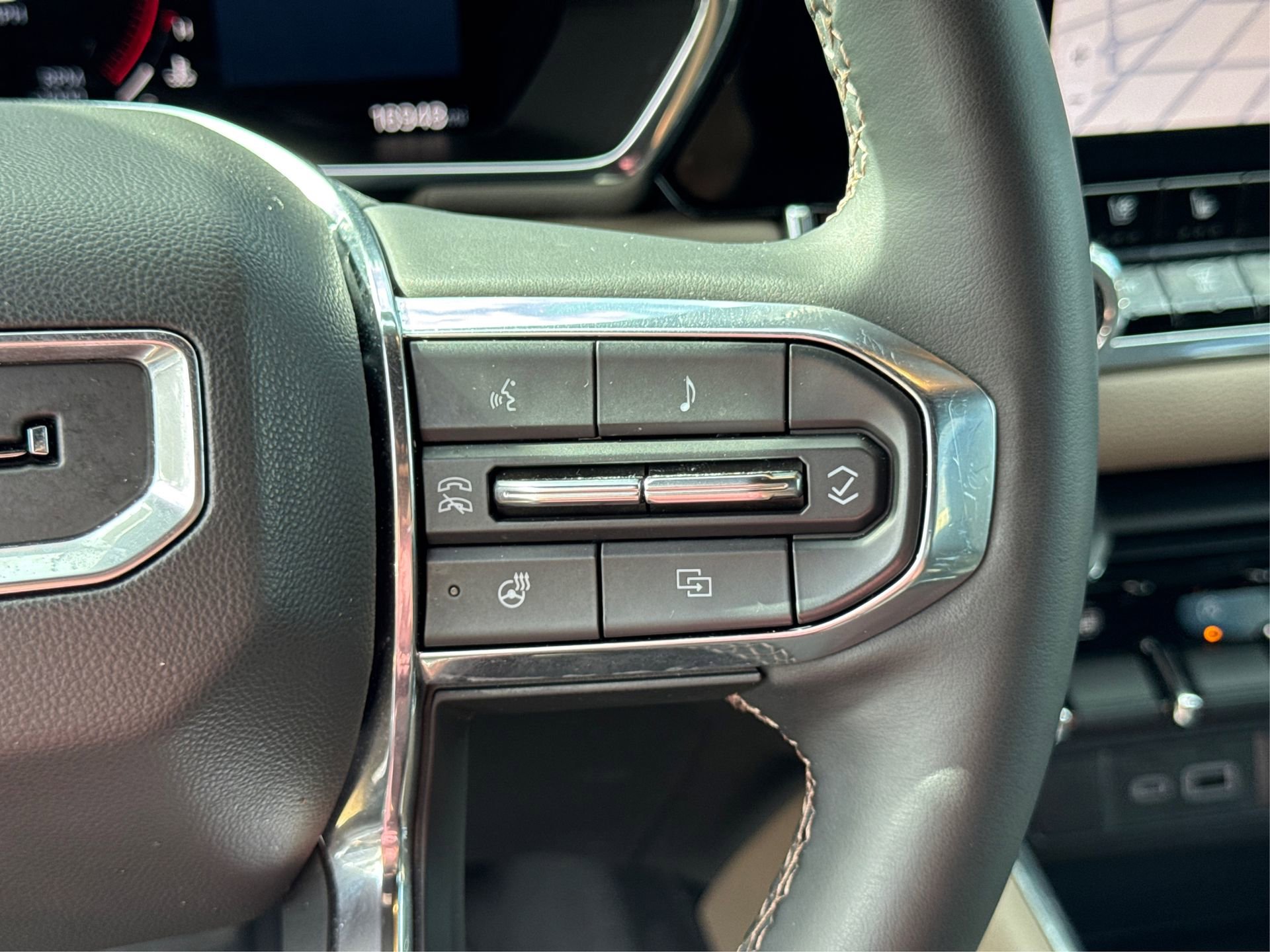 Used 2024 GMC Canyon Denali w/ LPO, Denali Black Edition image 33