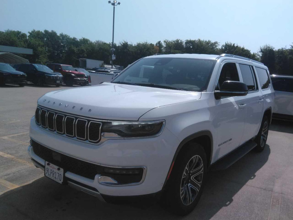 Used 2024 Jeep Wagoneer L Series II RWD image 2