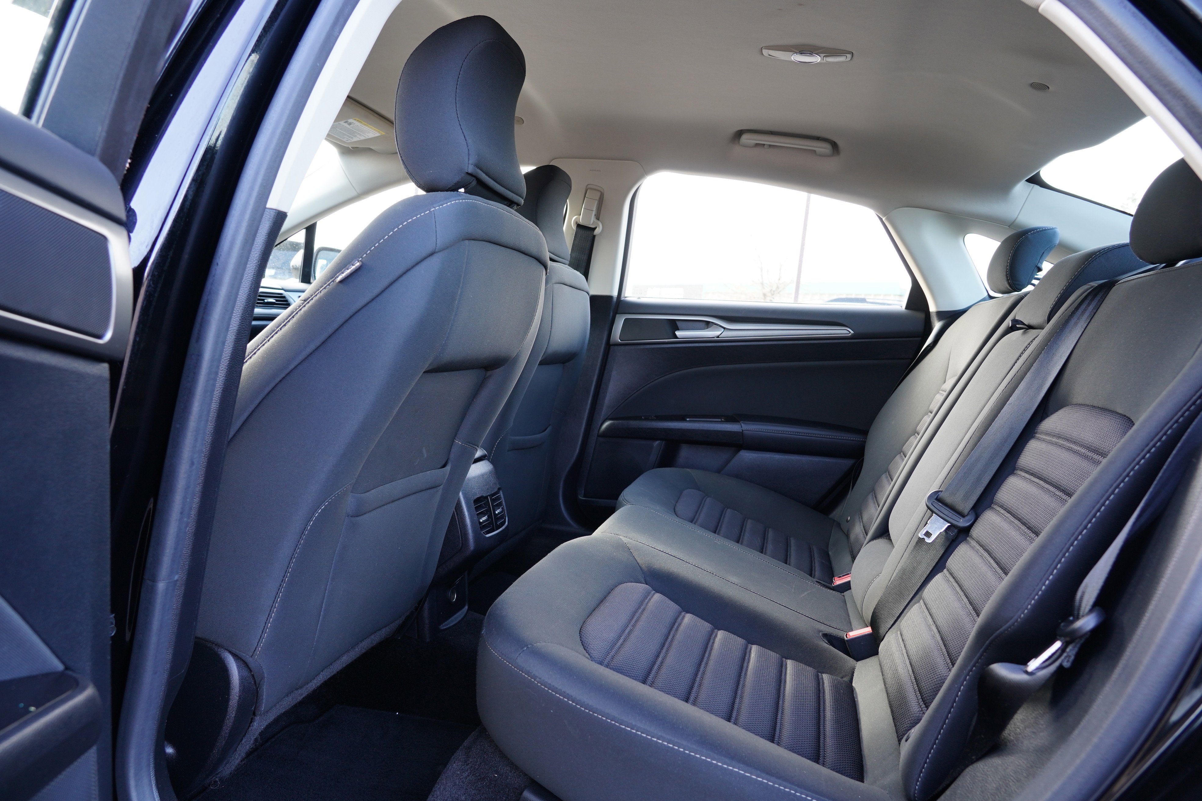 Used 2017 Ford Fusion SE image 19