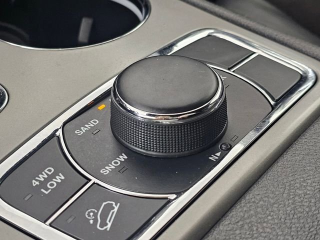 Used 2020 Jeep Grand Cherokee Altitude image 20