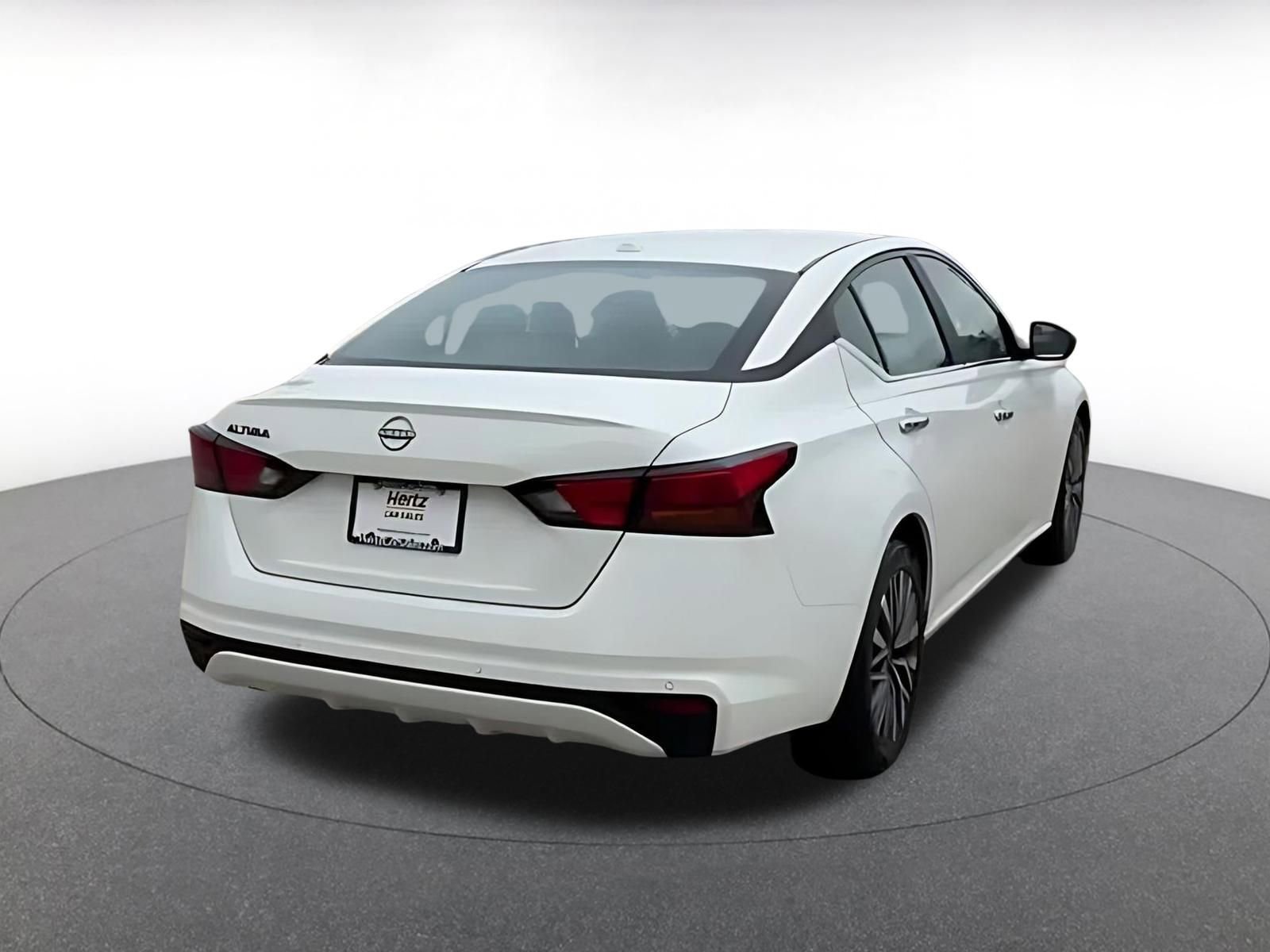 Used 2025 Nissan Altima 2.5 SV FWD image 15