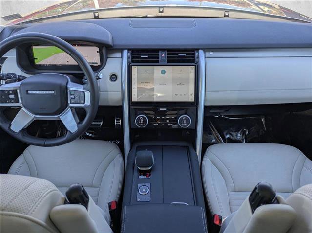 Used 2025 Land Rover Discovery Dynamic SE image 19