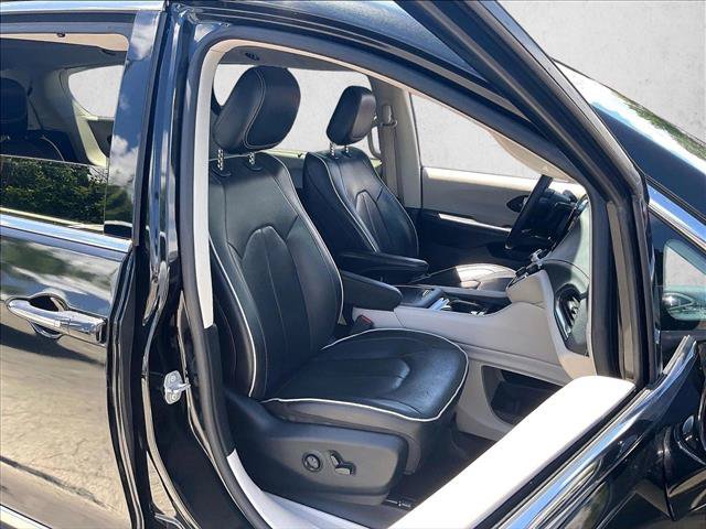 Used 2022 Chrysler Pacifica Limited FWD image 9