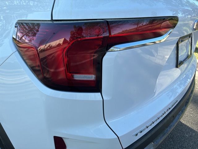 Used 2025 GMC Terrain Elevation image 13