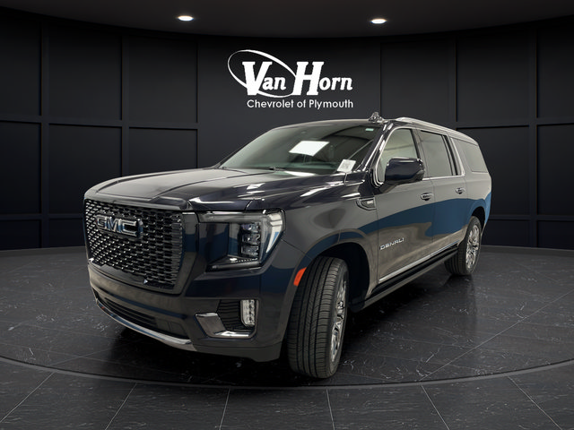 Used 2023 GMC Yukon XL Denali Ultimate AWD/4WD image 3