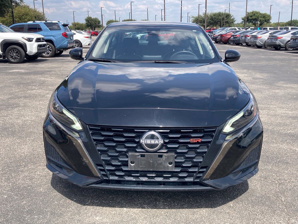 Used 2025 Nissan Altima 2.5 SR FWD image 2