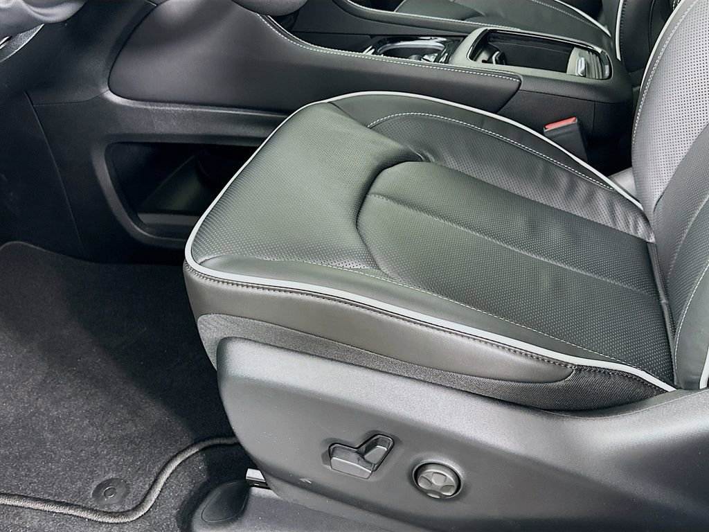 New 2026 Chrysler Pacifica Limited w/ S Appearance Package image 26