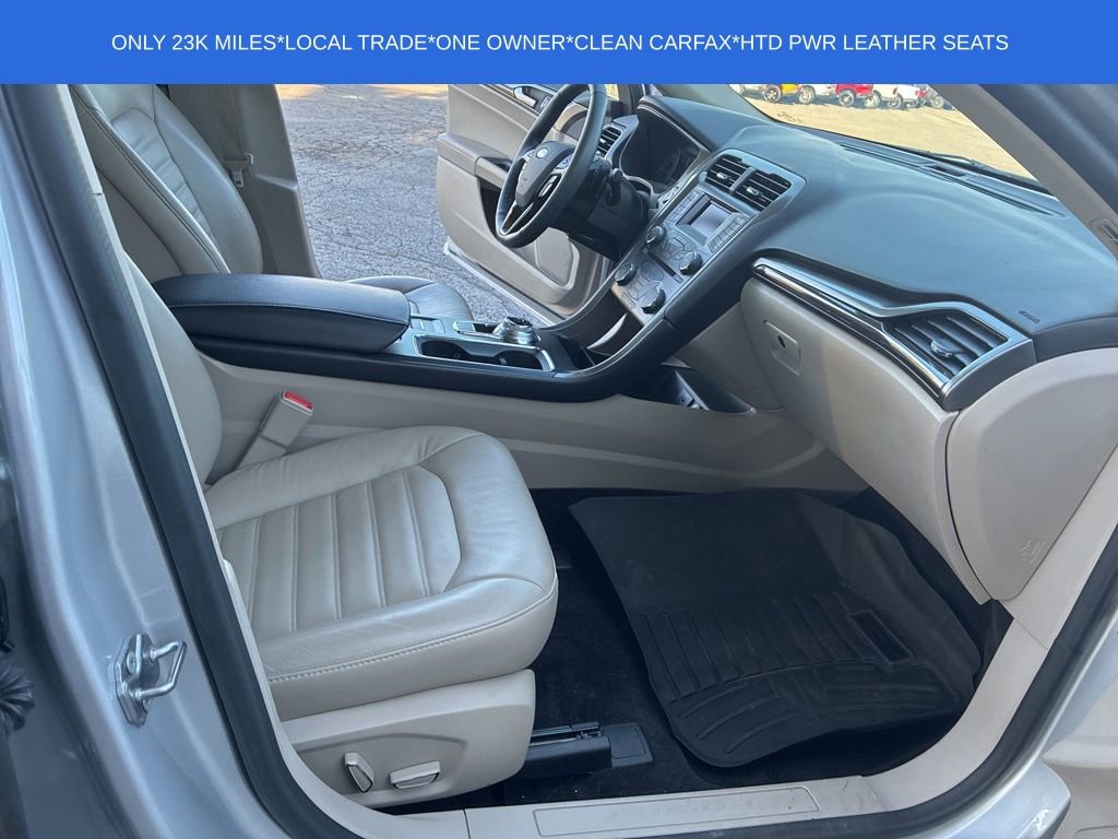 Used 2017 Ford Fusion SE FWD image 18