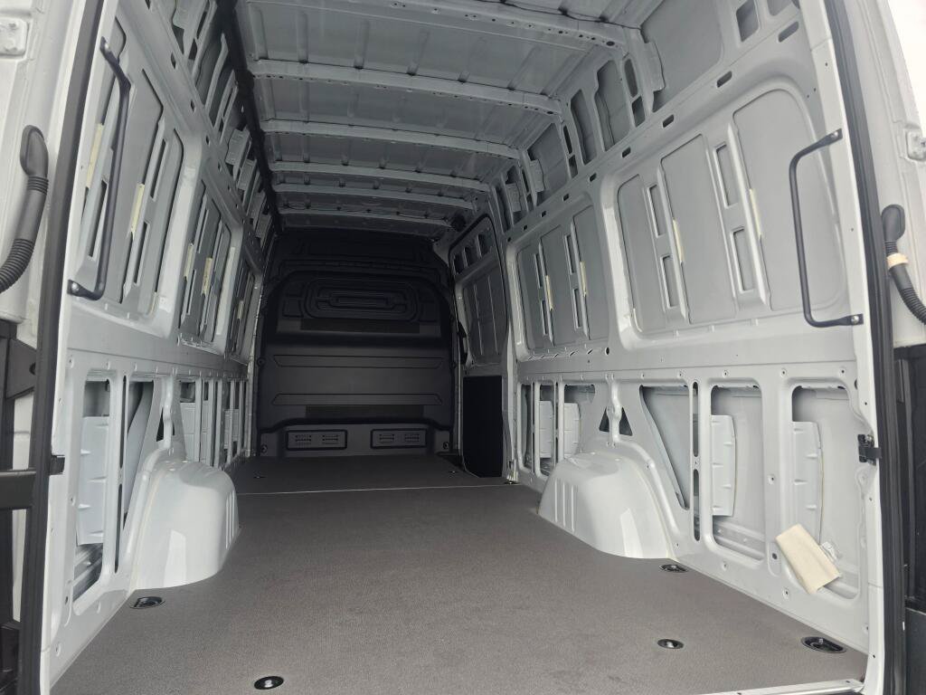 New 2025 Mercedes-Benz eSprinter 170 Cargo image 18