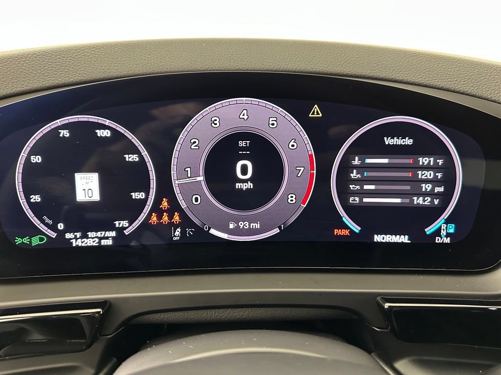 Certified 2025 Porsche Cayenne AWD/4WD image 24