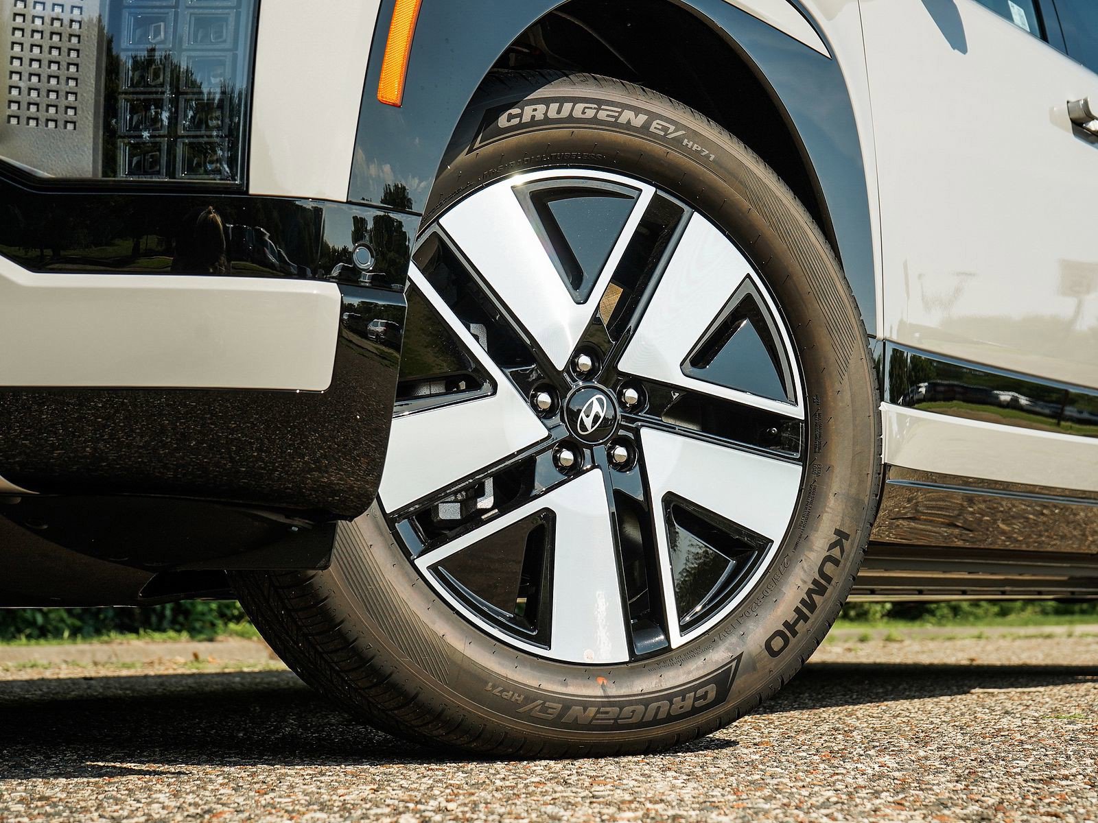 New 2026 Hyundai Ioniq 9 SEL image 6