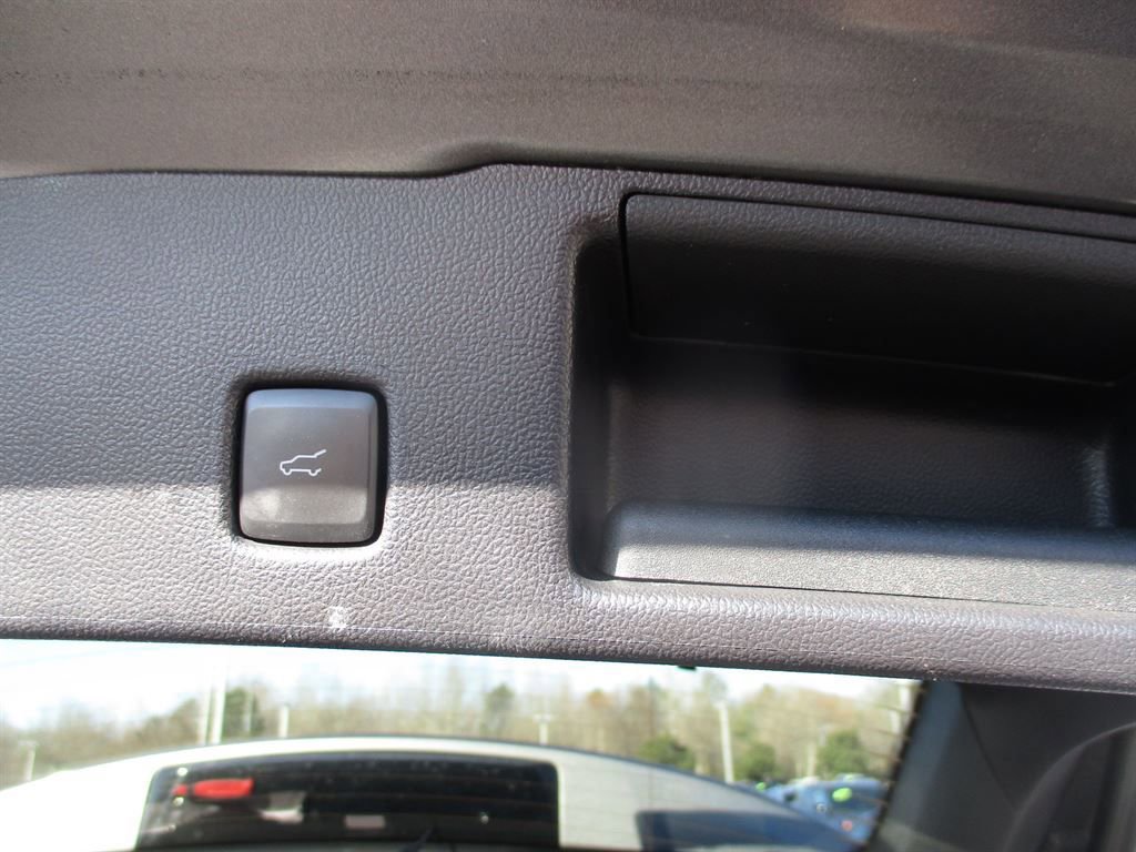 Used 2021 Ford Escape SE w/ SE Sport Appearance Package image 5