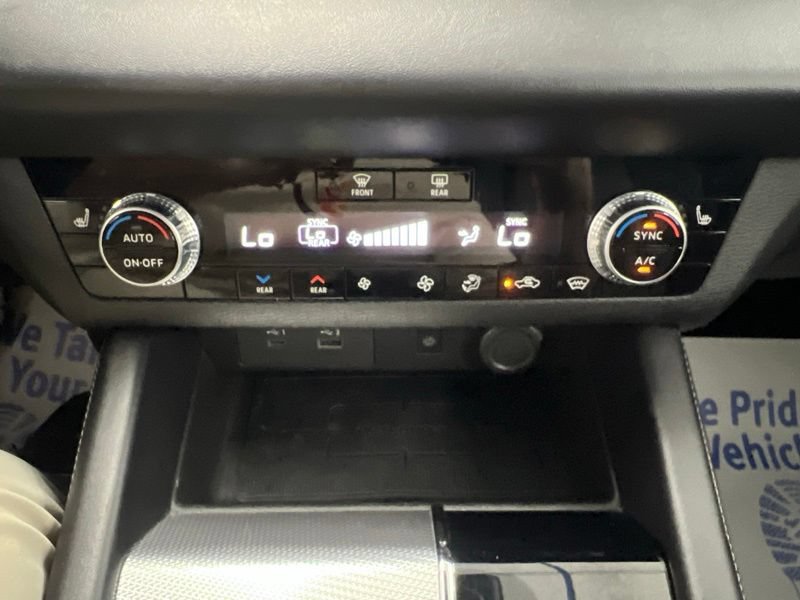 Used 2024 Mitsubishi Outlander SEL AWD/4WD image 30