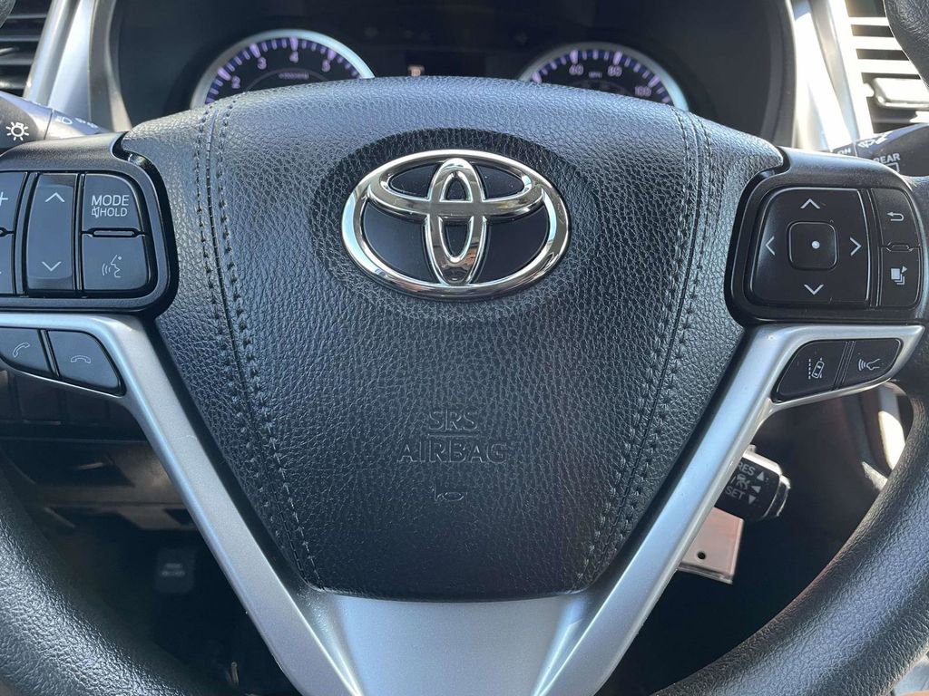 Used 2019 Toyota Highlander LE FWD image 37