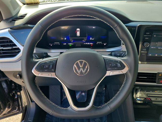 Used 2025 Volkswagen Taos SE FWD image 18