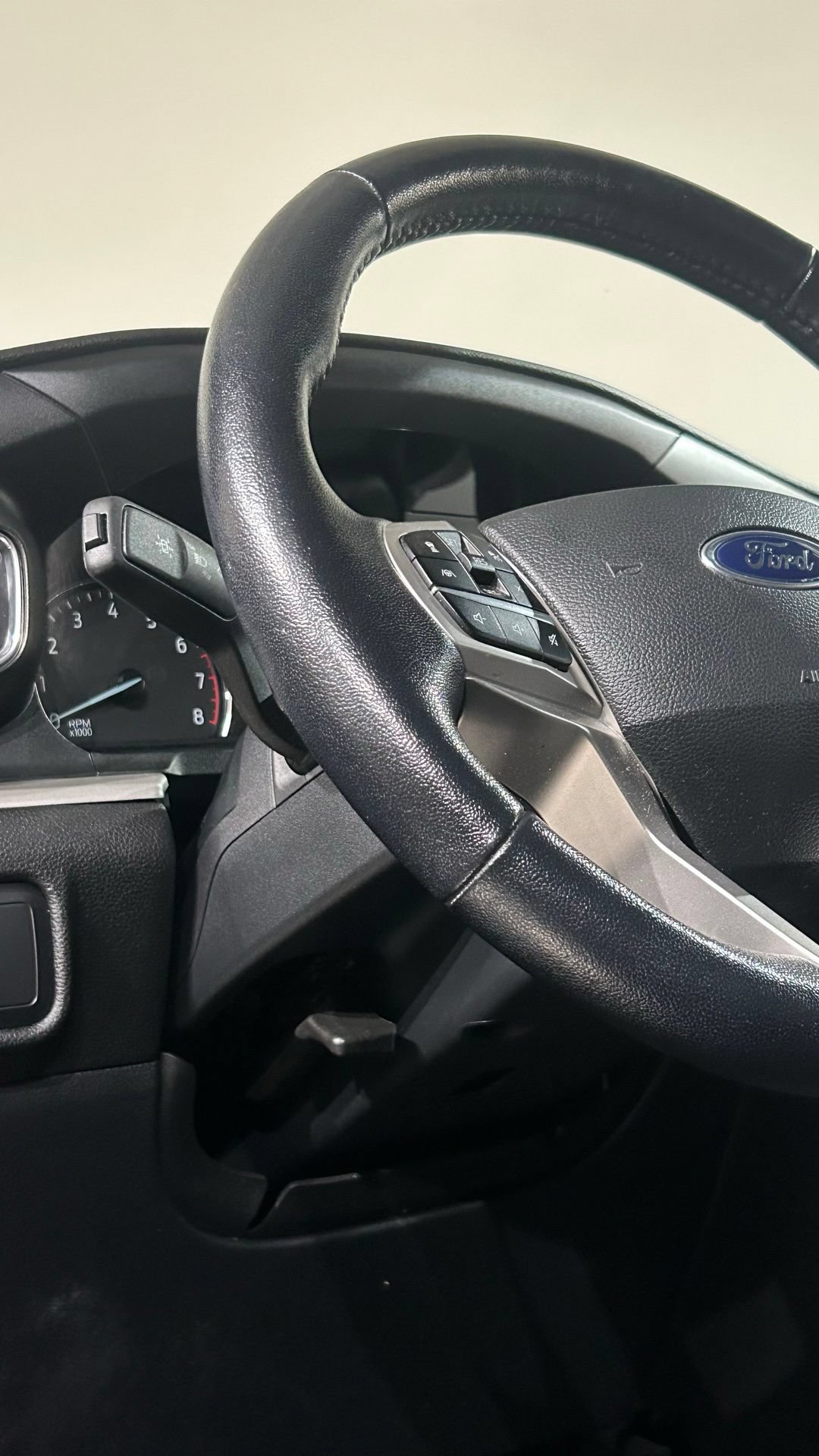 Used 2022 Ford Explorer XLT w/ Equipment Group 202A AWD/4WD image 48